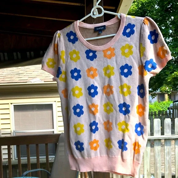 ModCloth flower power sweater size L - Picture 2 of 2